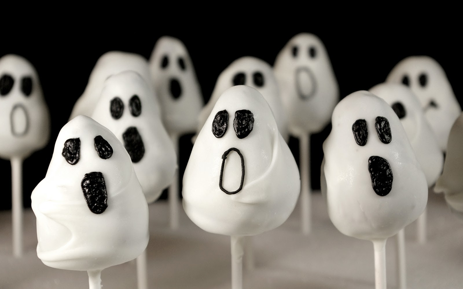 How to Make Ghost Cake Pops for Halloween