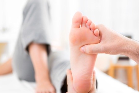 The Art, Science and Benefits of Reflexology (+ Free Points Chart)